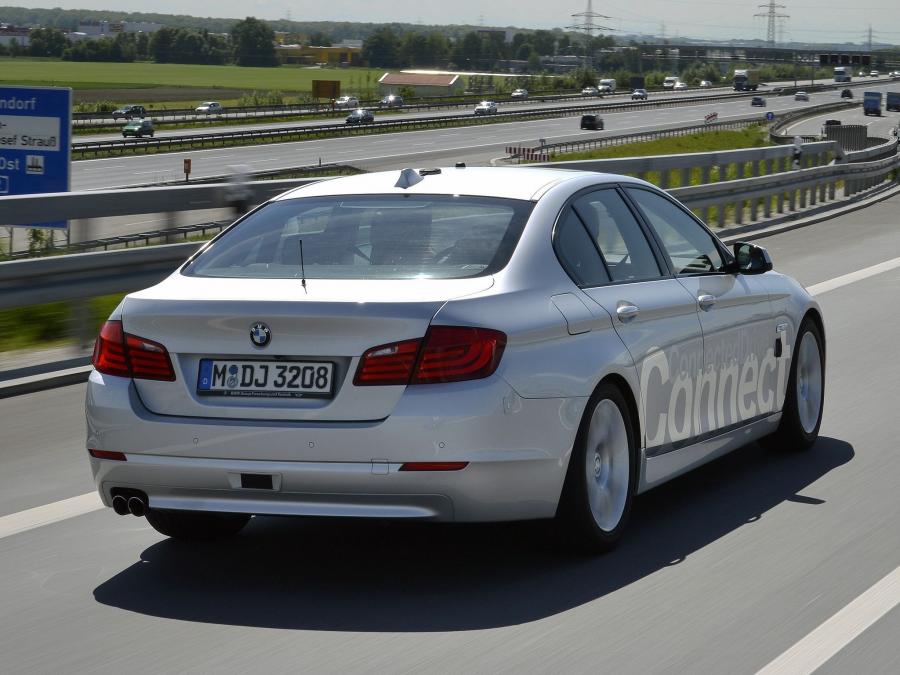  BMW 5-Series ConnectedDrive Prototype 2011 года  (фото 2 из 6)